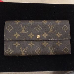 Louis Vuitton Monogram Sarah Wallet.